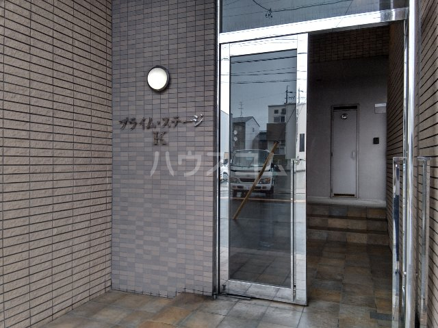 18/27 エントランス