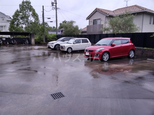 27/30 駐車場