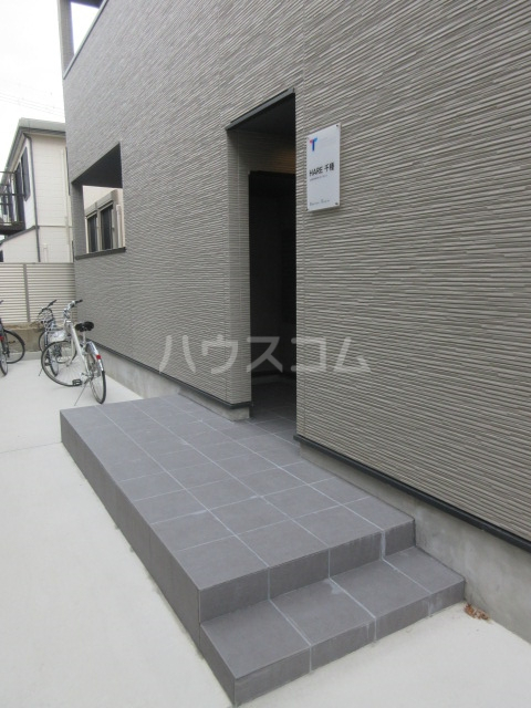 21/30 エントランス