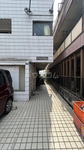 23/30 エントランス