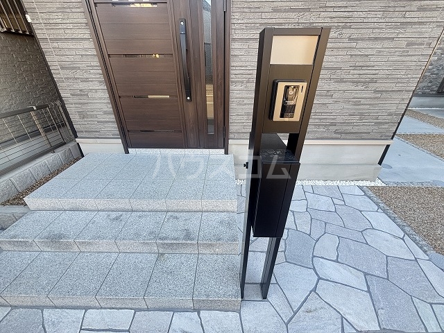 28/30 エントランス