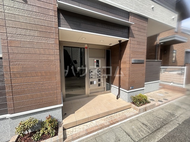 26/30 エントランス