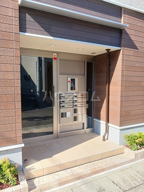 28/30 エントランス