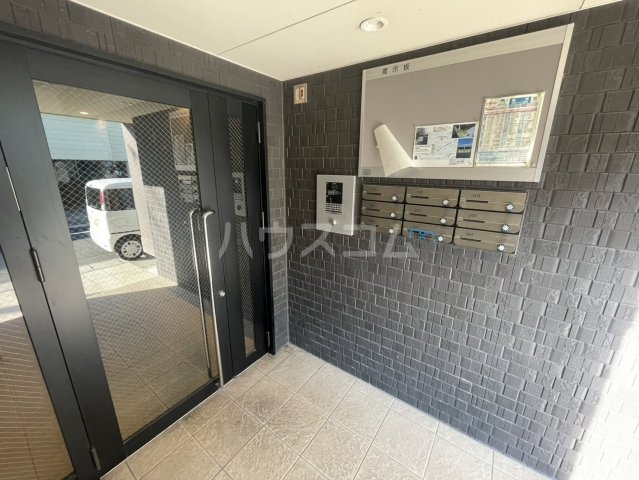 24/30 エントランス