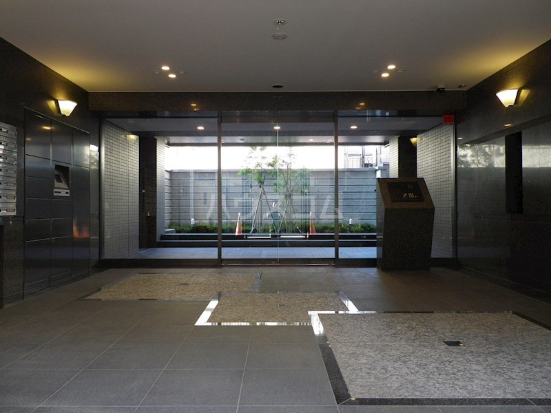 17/27 エントランス