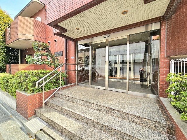 21/29 エントランス