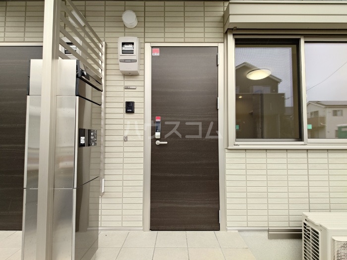 21/30 エントランス