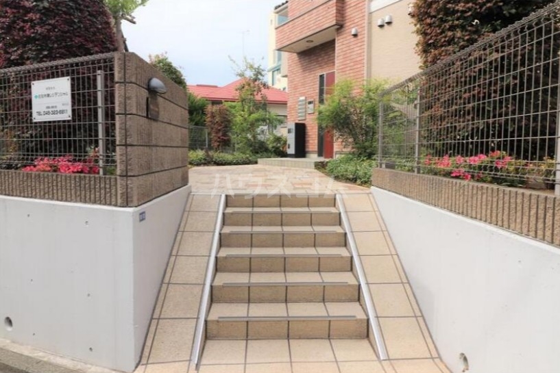 25/28 エントランス