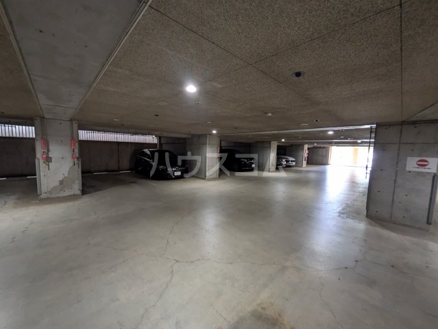 23/30 駐車場