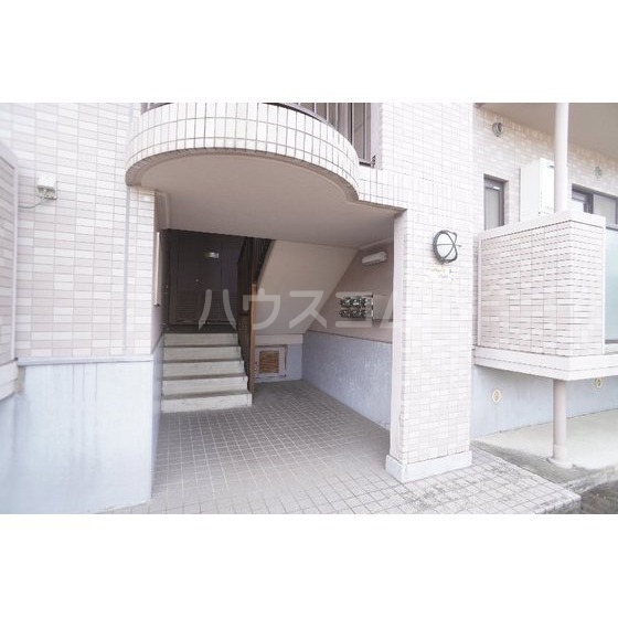 19/20 エントランス