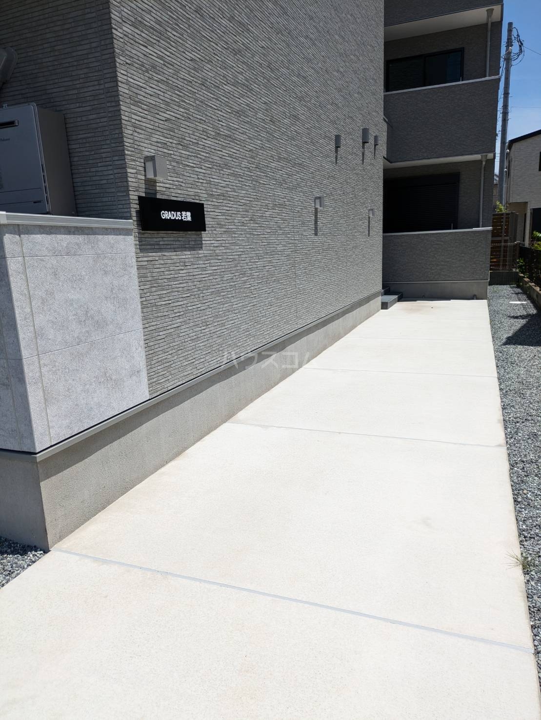 27/30 エントランス