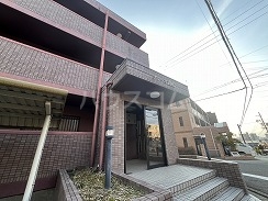 18/28 エントランス