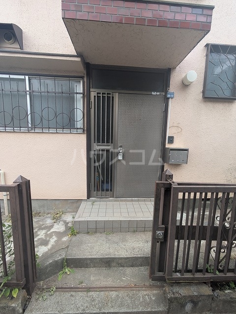 28/30 エントランス