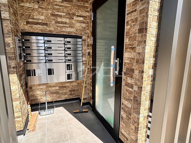 28/30 エントランス