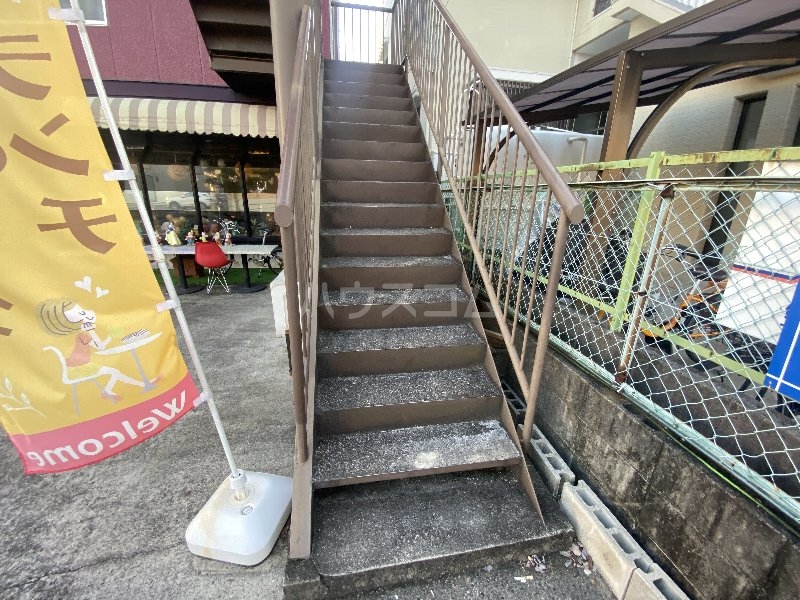 16/25 エントランス