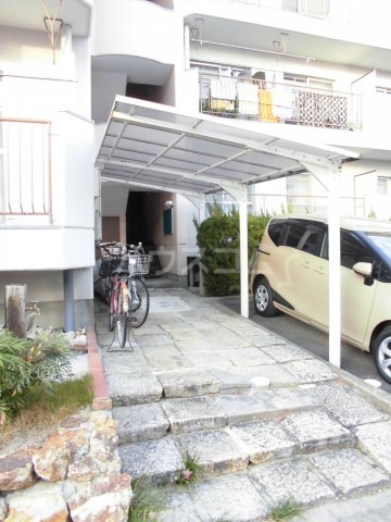 27/30 エントランス