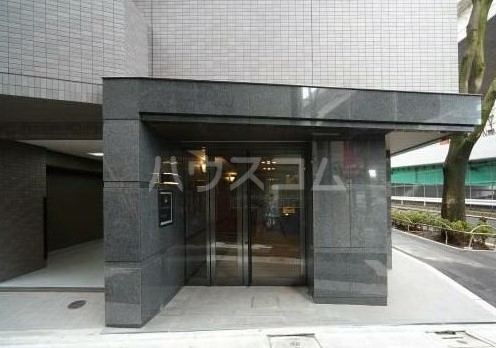 18/21 エントランス