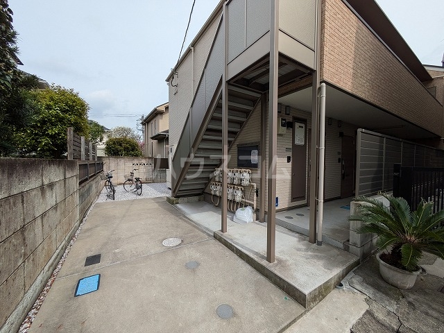 21/30 エントランス