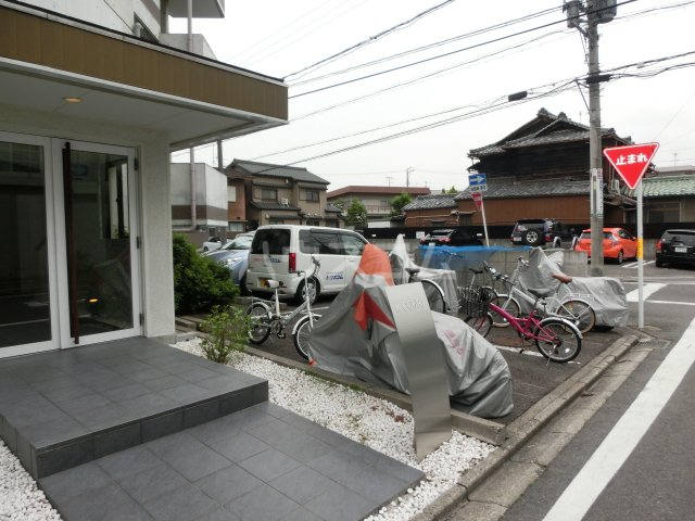 25/30 エントランス