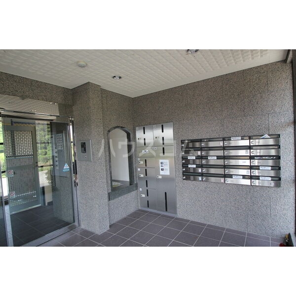 21/30 エントランス