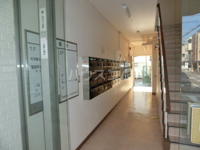 22/26 エントランス