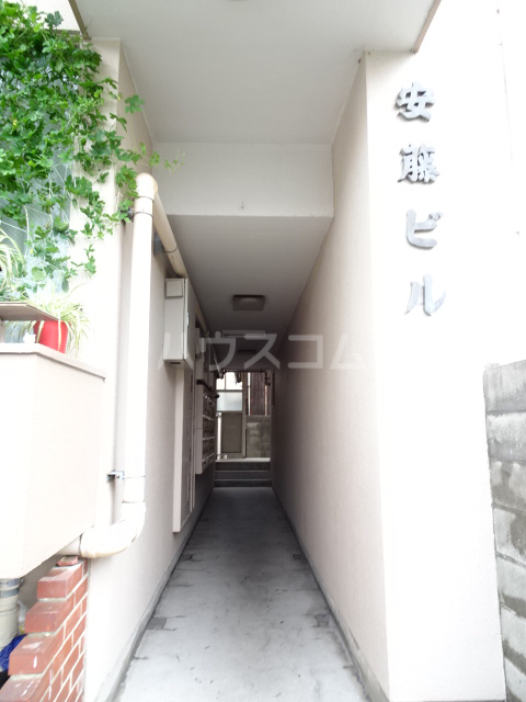 21/30 エントランス