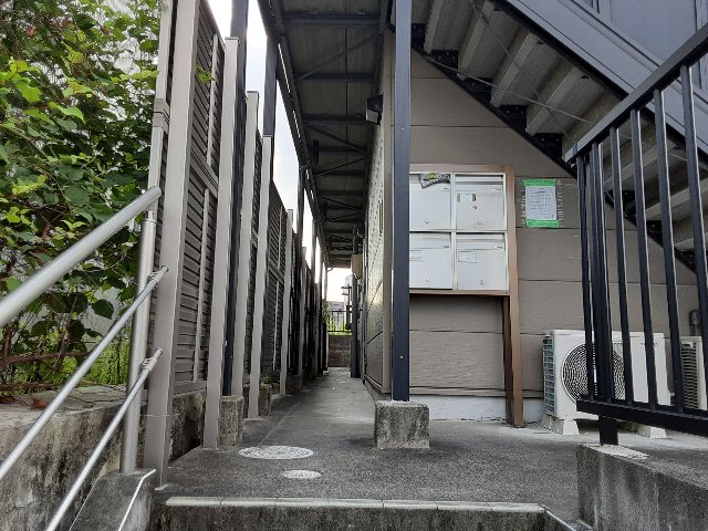 18/28 エントランス