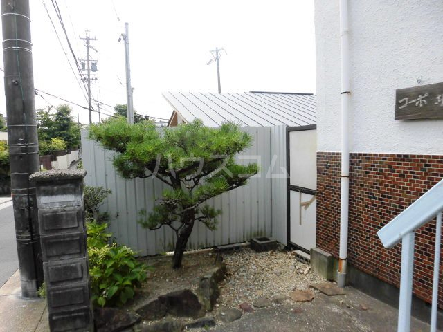 23/30 エントランス