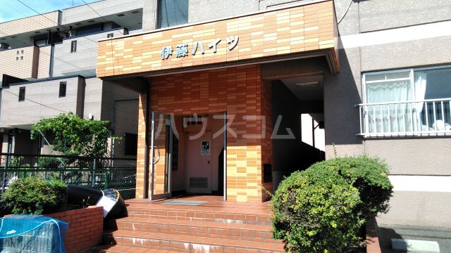 27/30 エントランス