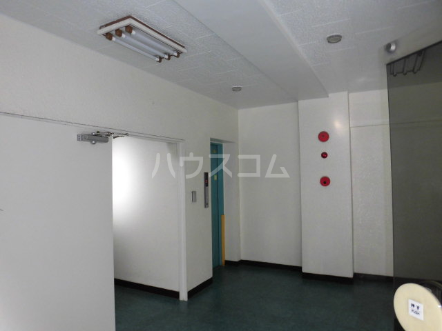 19/27 エントランス