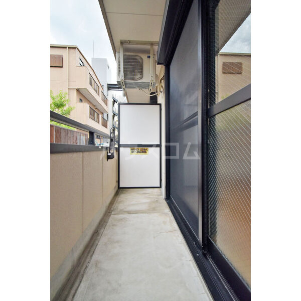 18/27 バルコニー