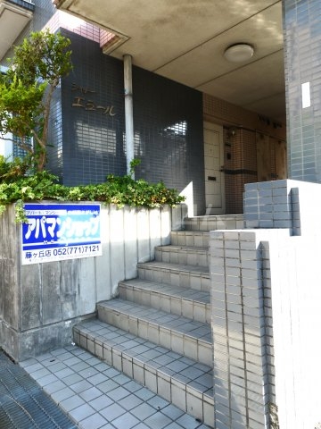 22/30 エントランス