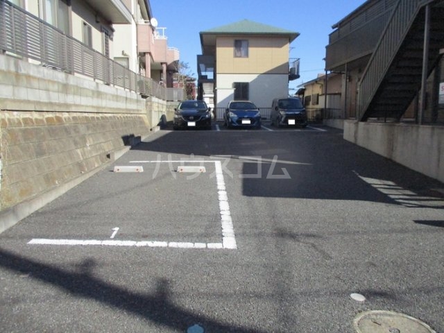 2/3 駐車場