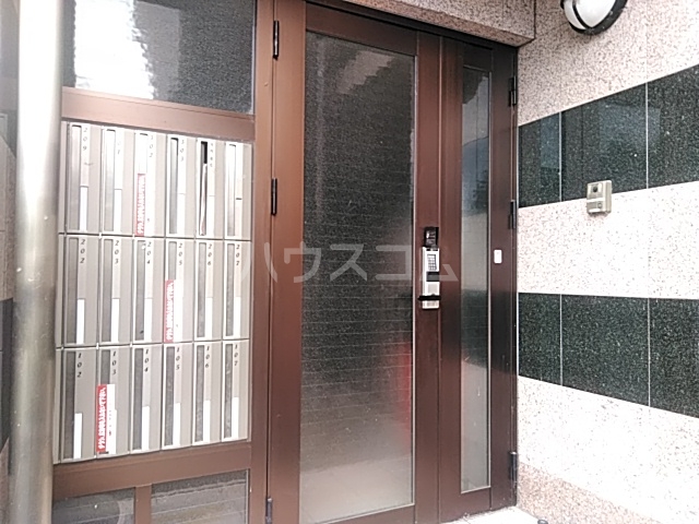 23/30 エントランス