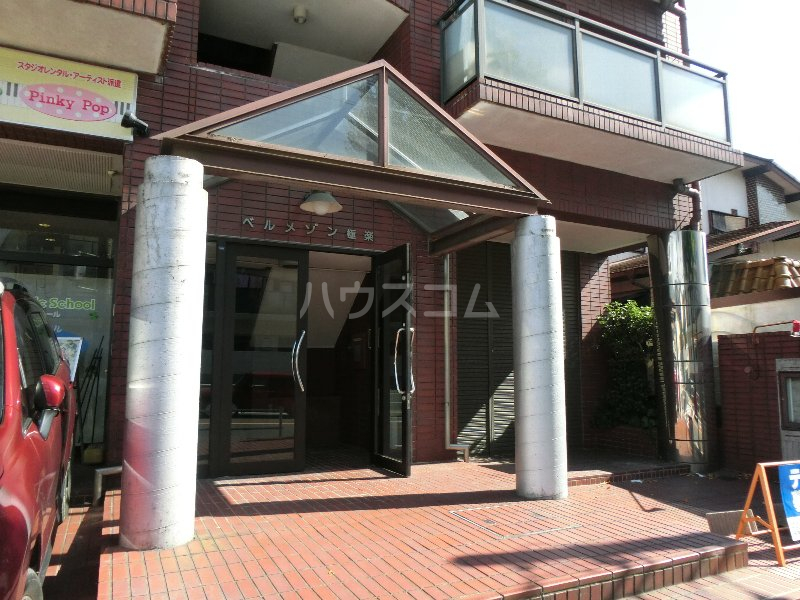 16/21 エントランス