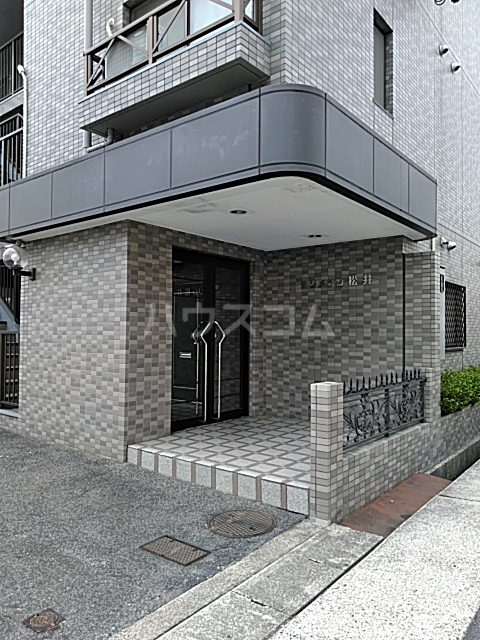 28/30 エントランス