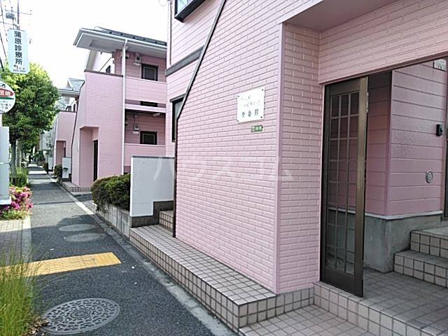 23/27 エントランス