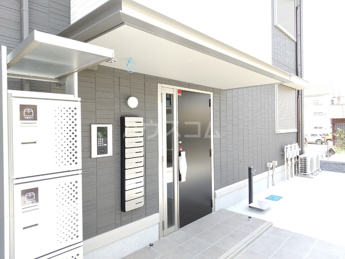 24/30 エントランス