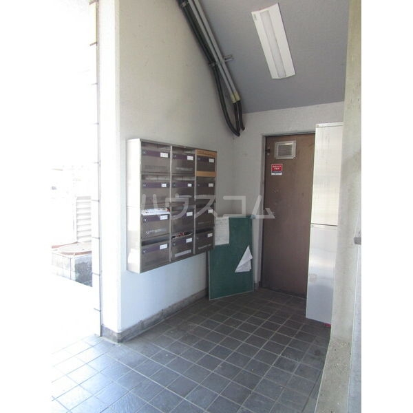 16/19 エントランス