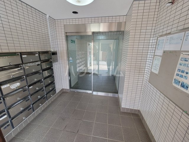 28/30 エントランス