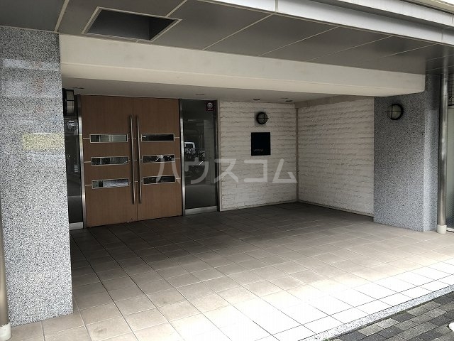 21/30 エントランス