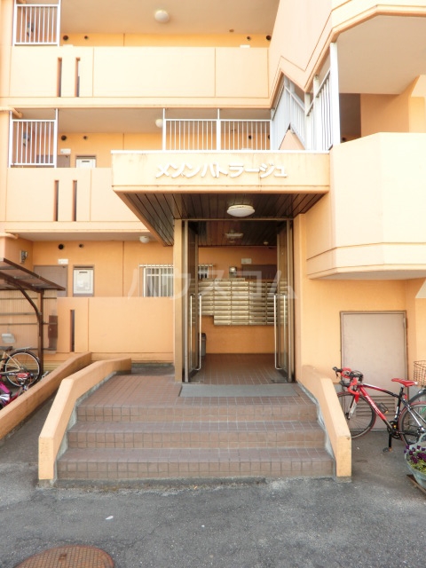 2/5 エントランス