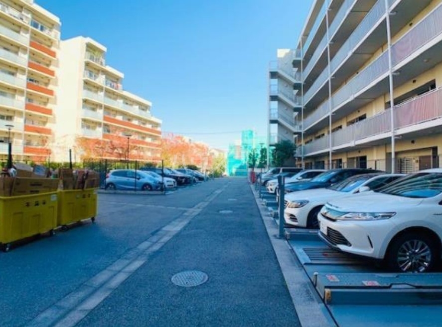 23/30 駐車場