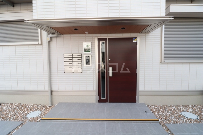 21/30 エントランス