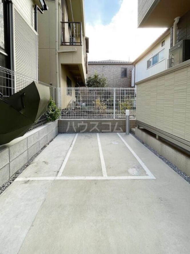 14/17 駐車場