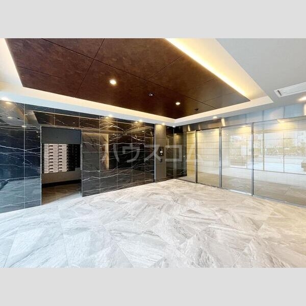 21/29 エントランス