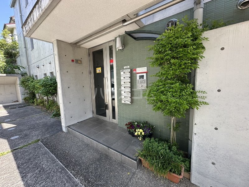 23/30 エントランス