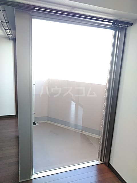 27/30 エントランス