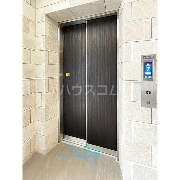 16/23 エントランス