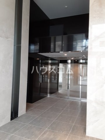 19/27 エントランス